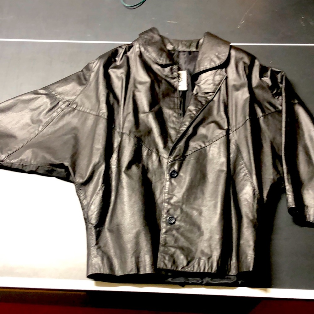 Stylish Leather jacket with raglan sleeves